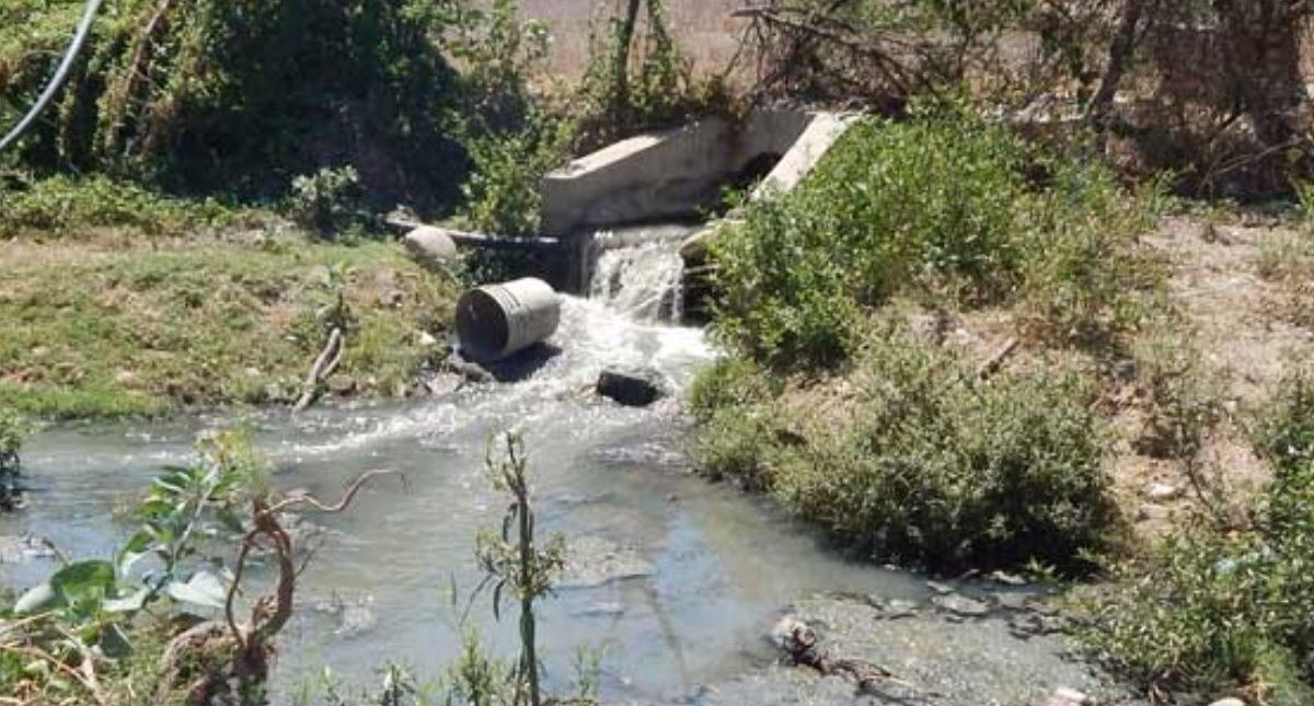 Minera derrama por error 200 litros de cianuro en río de Durango