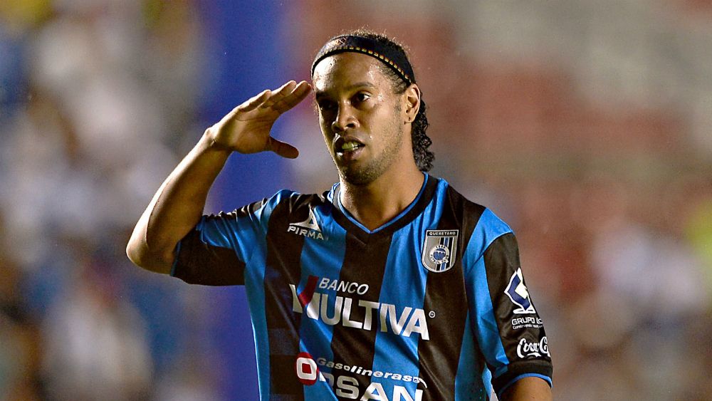 Ronaldinho se afilia a partido político en Brasil