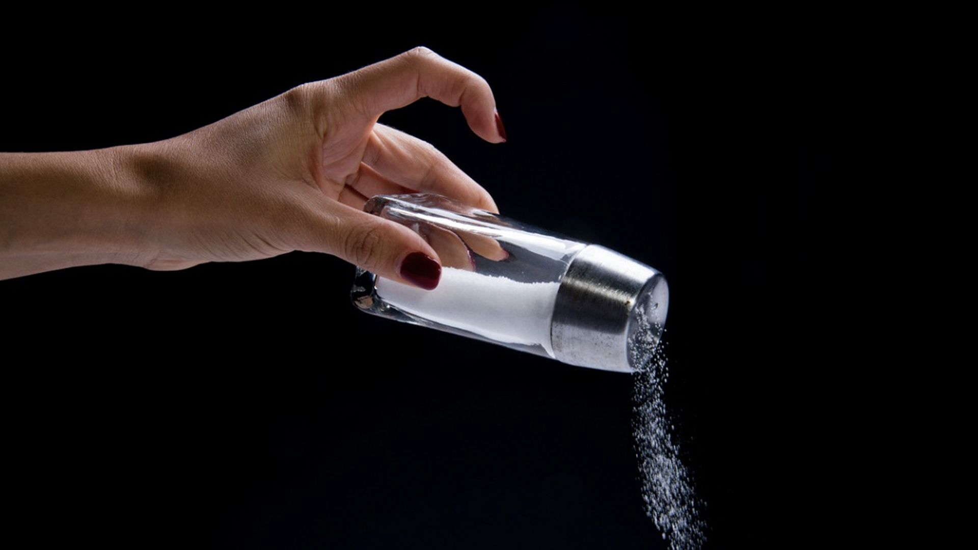 Los riesgos de consumir sal en exceso