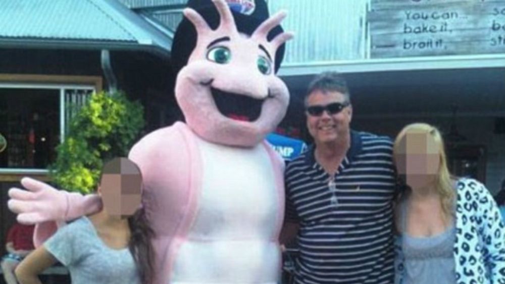 Familia de policía que huyó de masacre en Florida lo llama cobarde