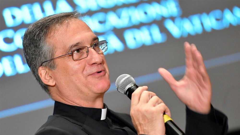 Renuncia secretario de Comunicación del Vaticano por carta manipulada