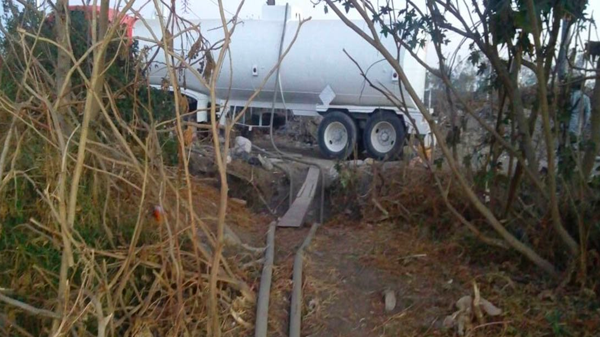 Suspenden a ocho trabajadores de Pemex por robo de combustible