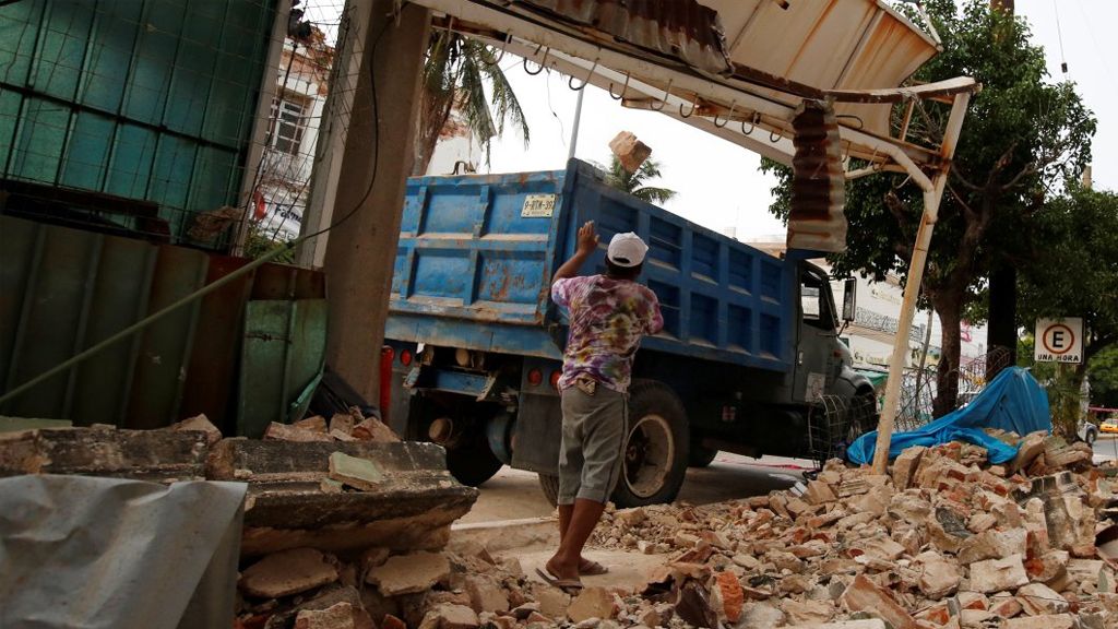 “A seis meses de los sismos, los mexicanos estamos de pie”: Presidencia