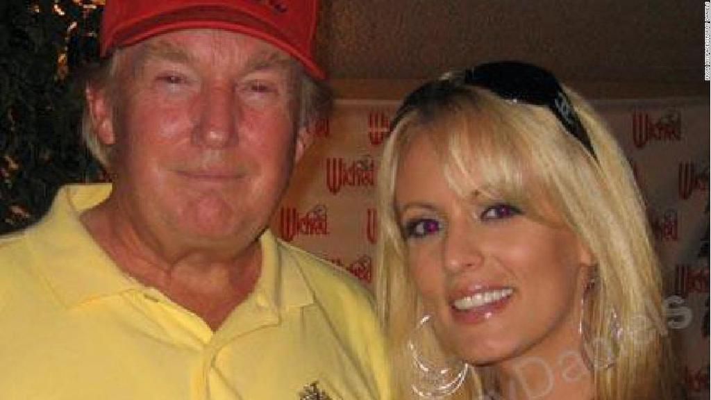 Cohen declara que violó leyes de campaña bajo la dirección de Trump - stormy-daniels-donald-trump