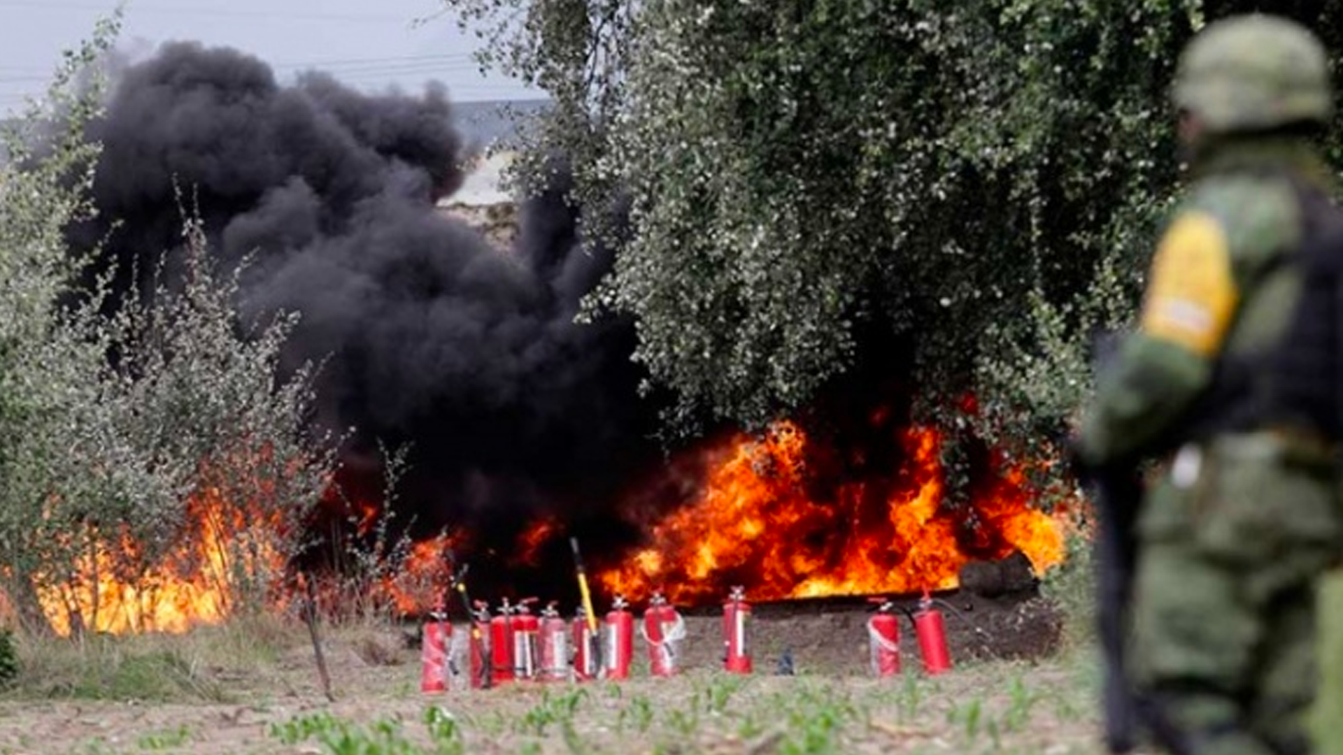 Explota ducto de Pemex en autopista León-Salamanca por toma clandestina