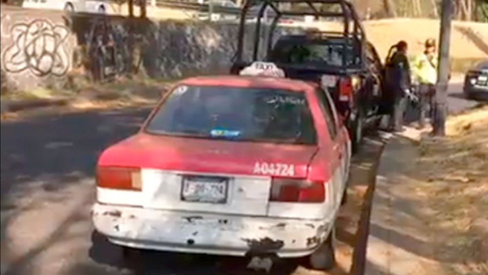 Hallan cadáver dentro de taxi en el Bosque de Chapultepec Hallan cadáver dentro de taxi en el Bosque de Chapultepec