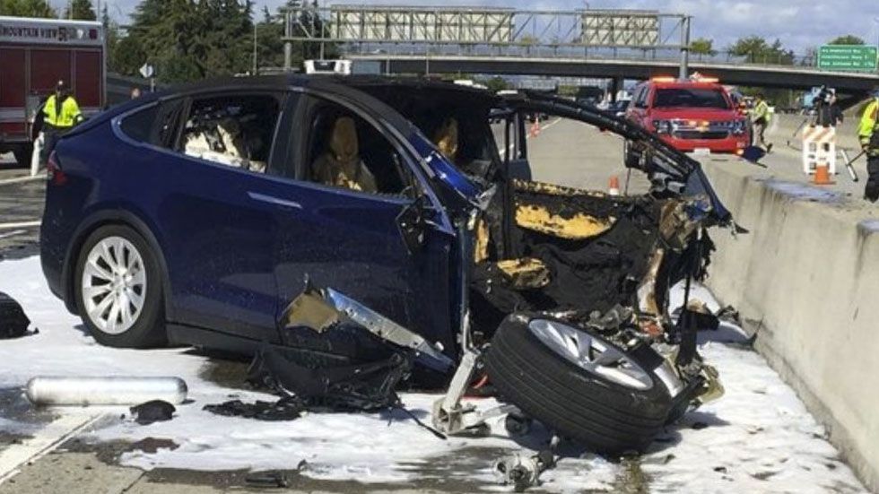 Tesla confirma que piloto automático estaba activo en choque en EE.UU.
