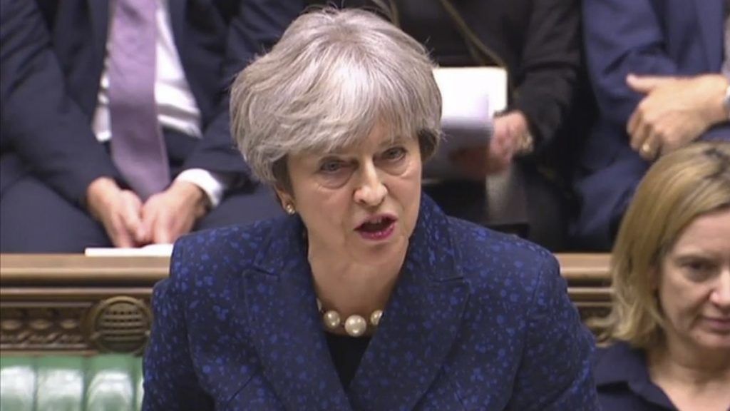 May presenta acuerdo de Brexit a gobierno británico dividido - theresa-may-cambridge-analytica-1024x576