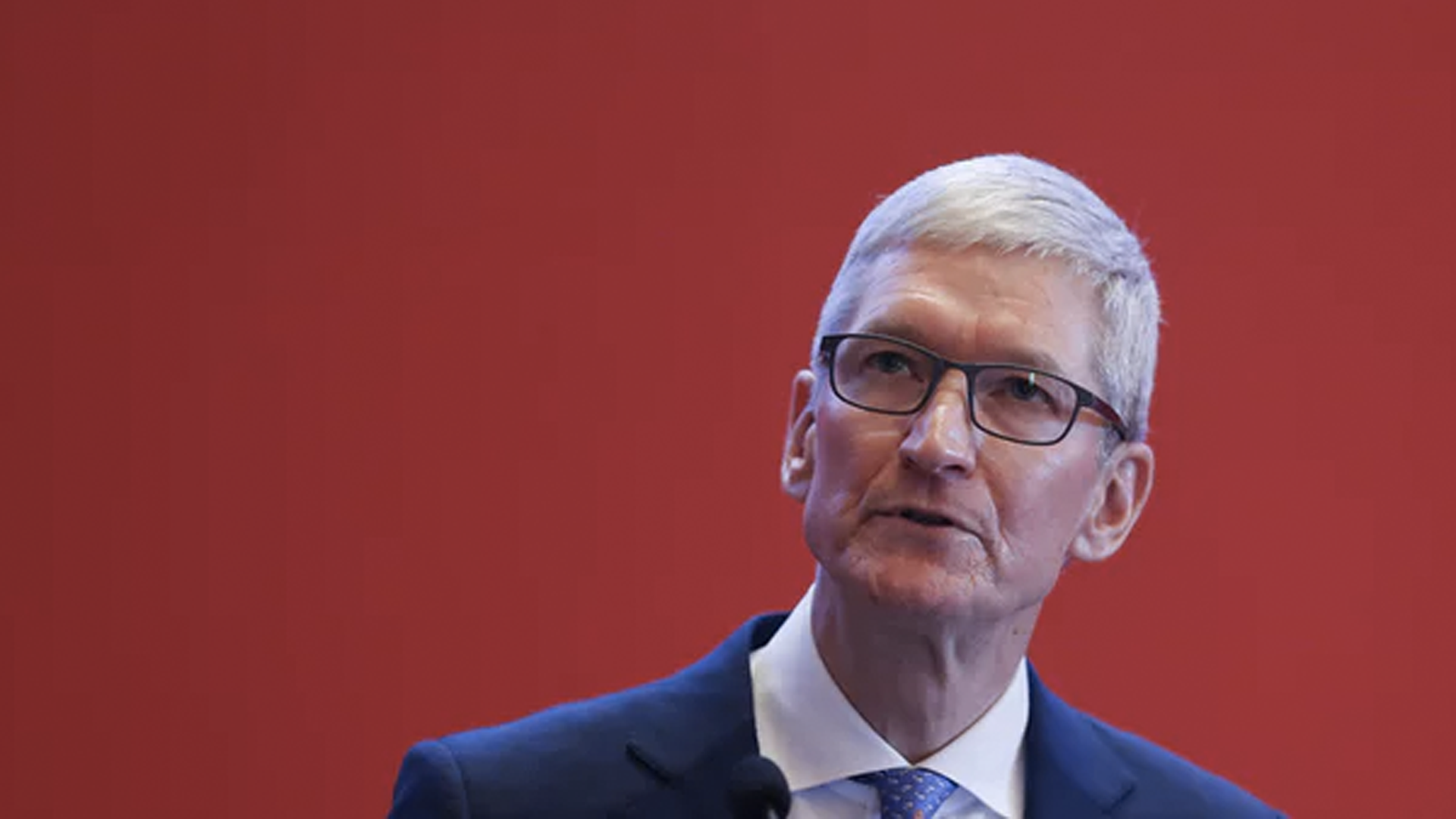 Tim Cook habla de Mark Zuckerberg tras escándalo de filtración