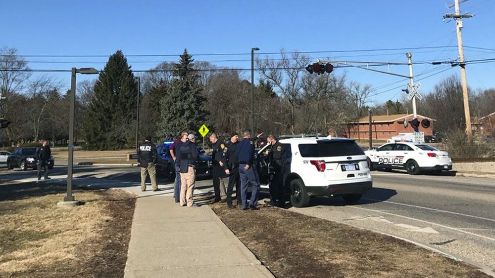 Detienen a joven que mató a sus padres en universidad de Michigan