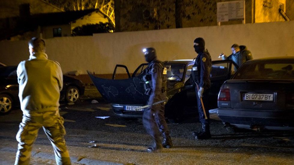 Encuentran explosivos en supermercado atacado en Francia