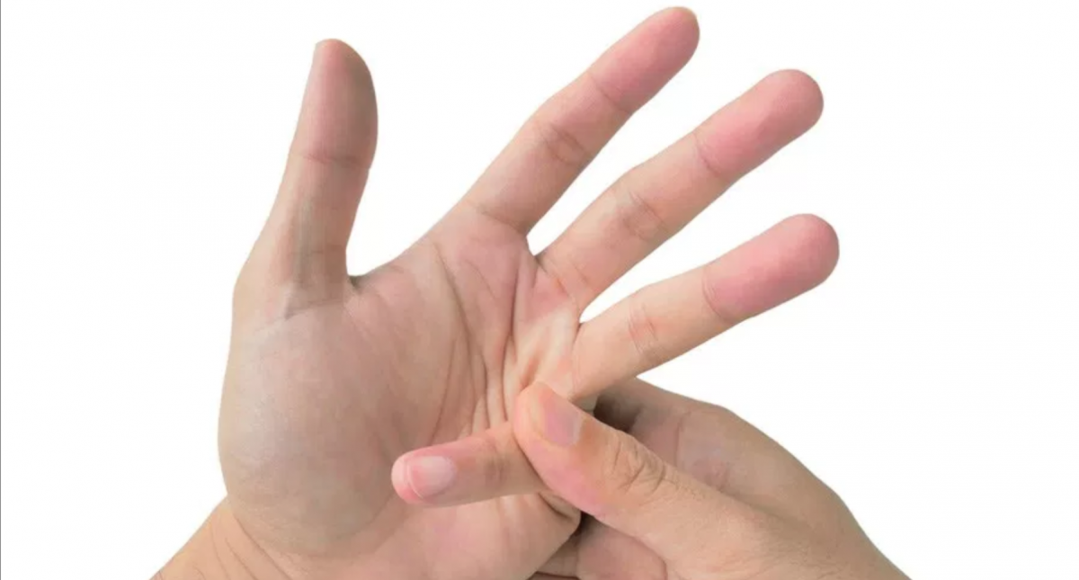 Tronar los dedos trae problemas a largo plazo