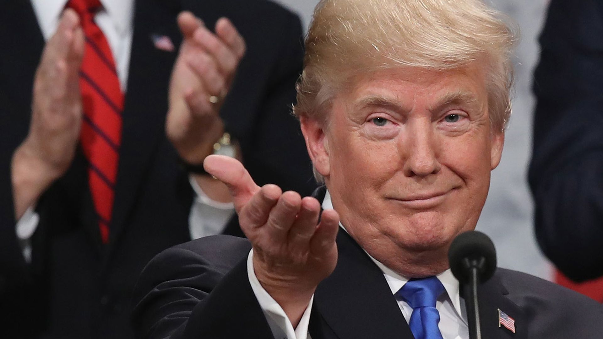 Trump asegura que pagos a mujeres por callar relación fueron legales