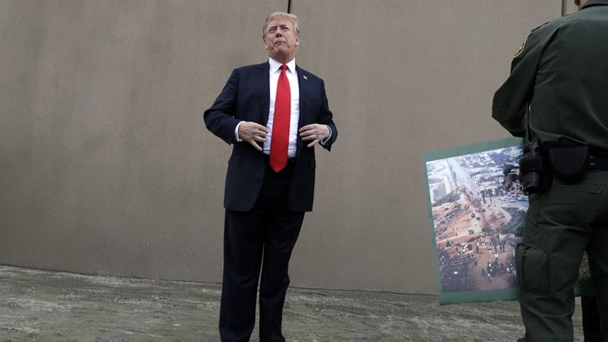 Trump plantea usar presupuesto de Defensa para construir el muro