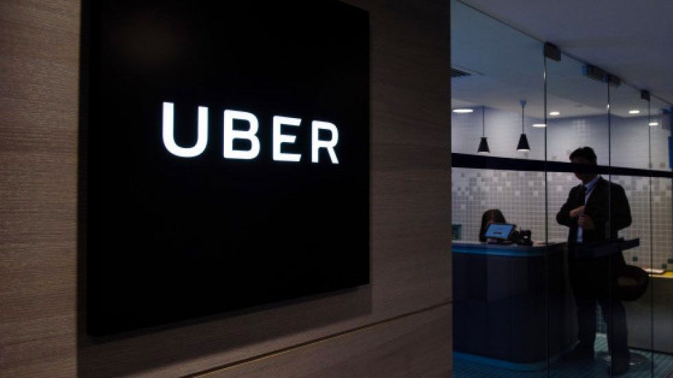 Uber comienza a cobrar más a usuarios impuntuales