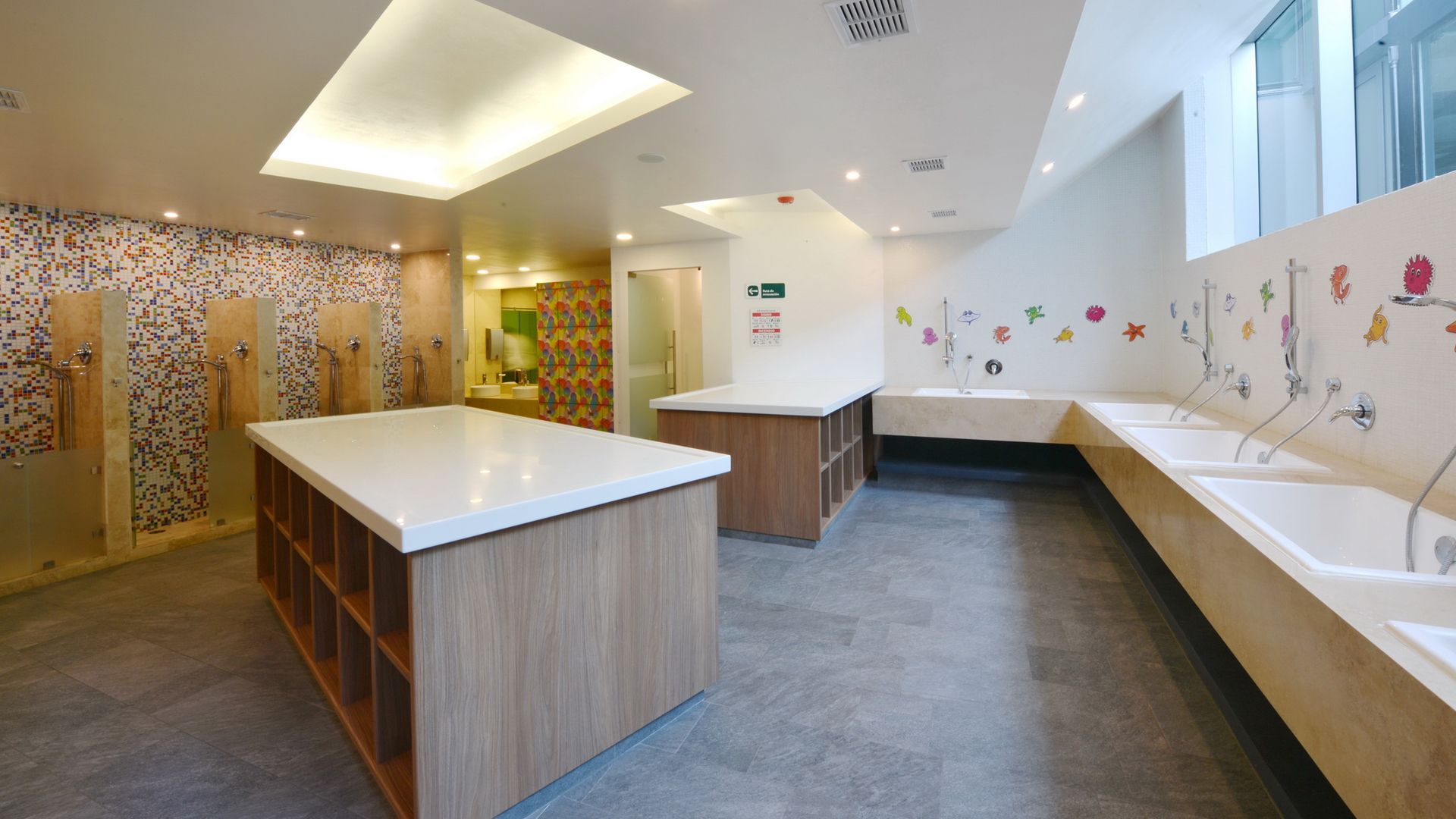 Diez cosas que no debes hacer en un vestidor de hombres