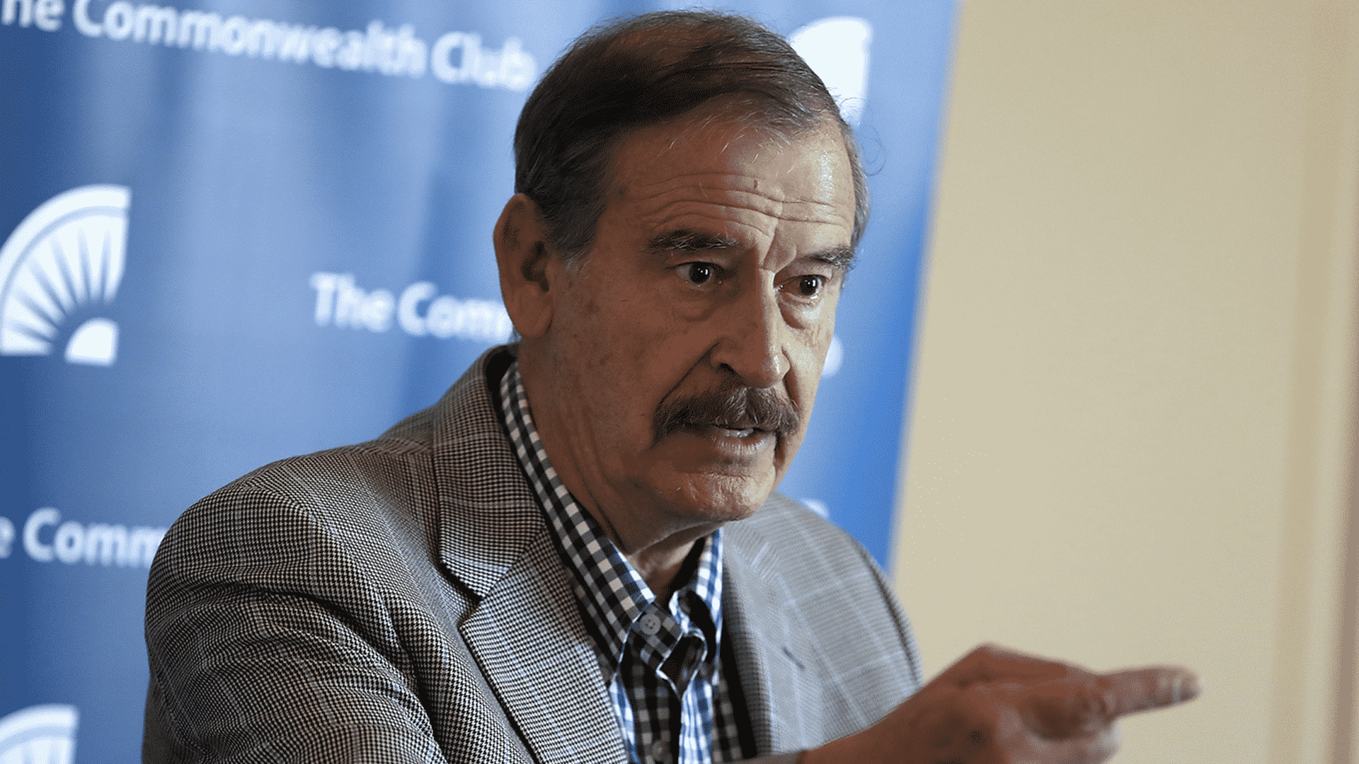 “A López Obrador le valen madre las instituciones”: Fox “A López Obrador le valen madre las instituciones”: Fox