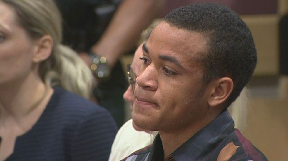 Detienen a hermano de Nikolas Cruz por traspasar campus de escuela atacada