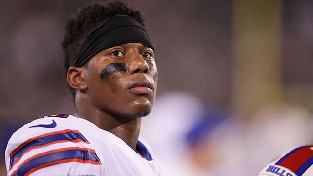 #Video Detienen a jugador de la NFL tras intentar saltar de un piso 30