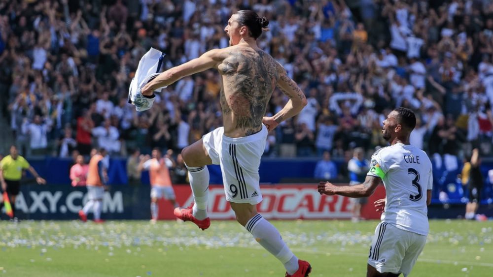 Ibrahimovic opaca actuación de Vela en el clásico angelino