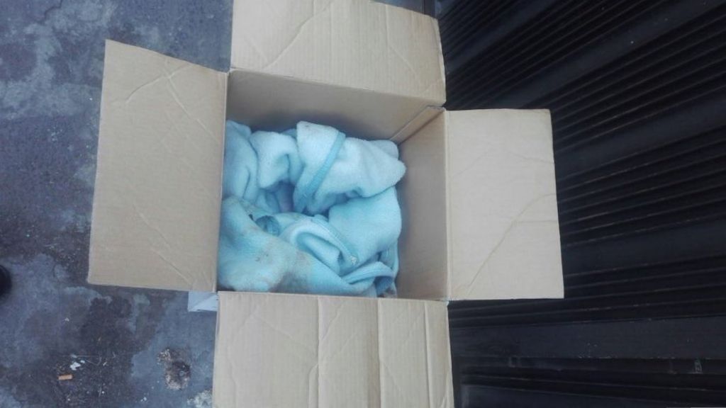 Abandonan a recién nacido afuera de domicilio en Iztapalapa