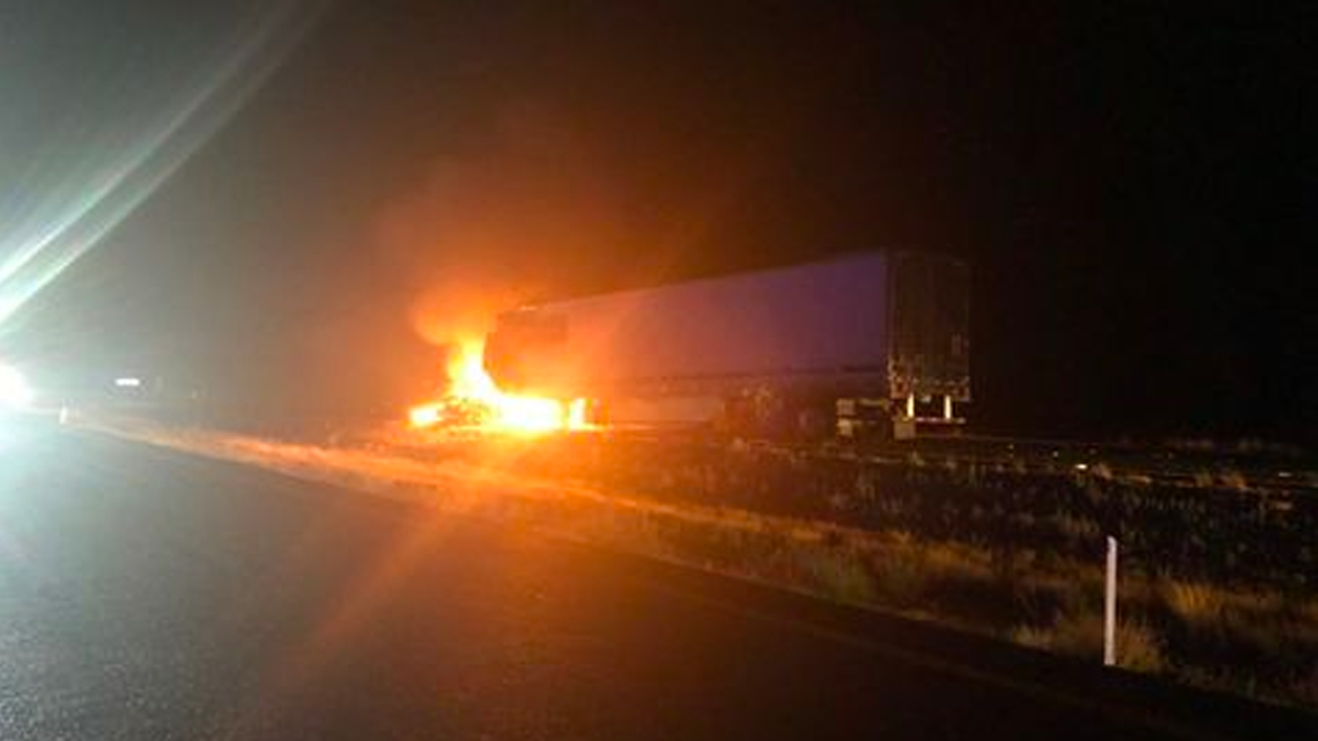 Se incendian tráilers tras choque en la Torreón-Saltillo