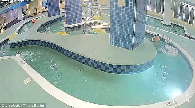 #Video Niño queda atrapado bajo el agua durante más de nueve minutos - alberca-2