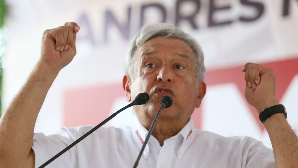 AMLO promete terminar con huachicoleros