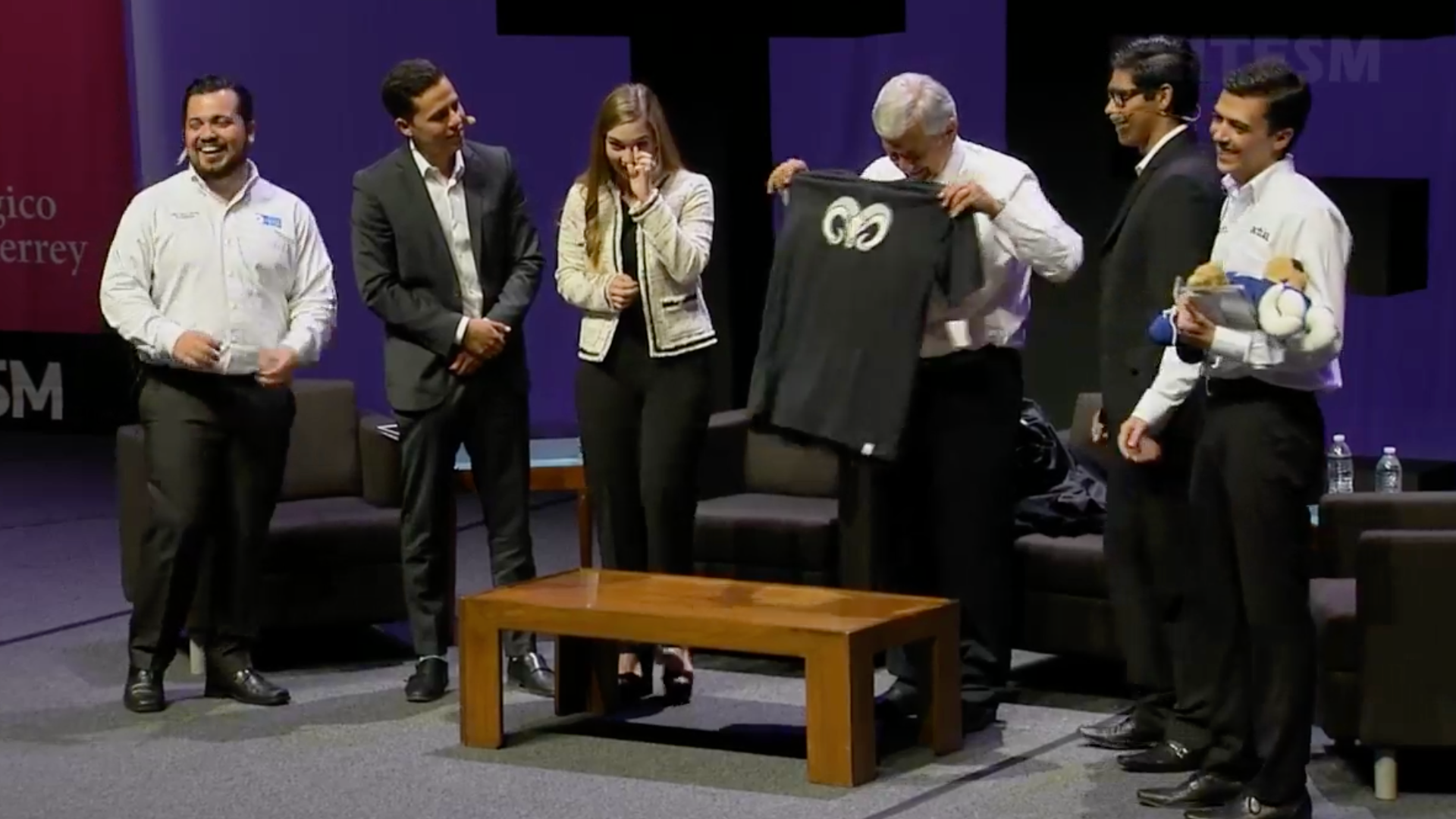 Despiden en el Tec a AMLO con grito de "presidente, presidente" - amlo-tec