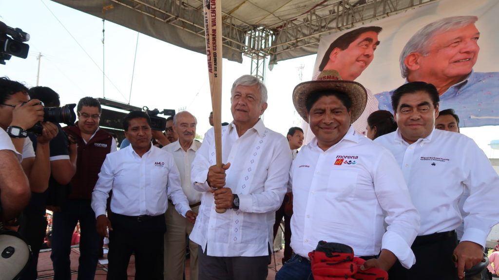 "Ni uniéndose todos nos van a ganar": AMLO - andres-manuel-lopez-obrador-amlo-tepeaca-puebla