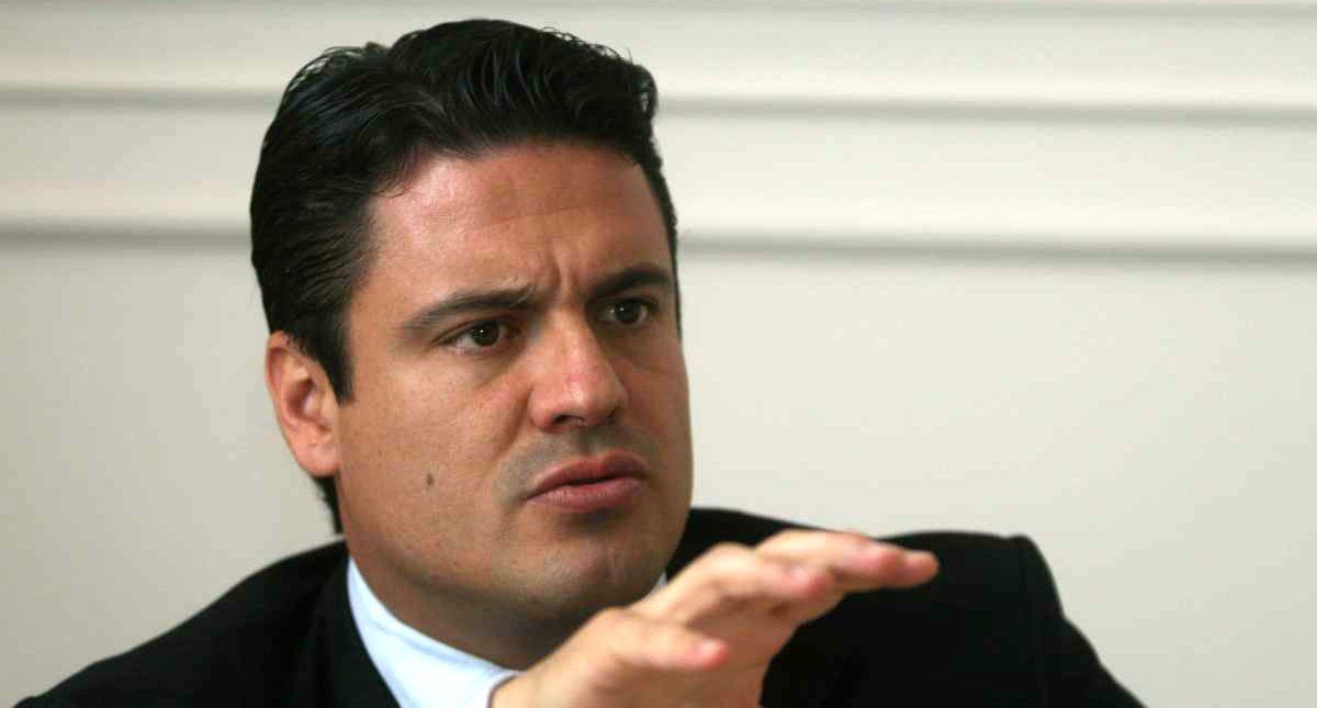 Sandoval asegura que no renunciará tras asesinato de estudiantes