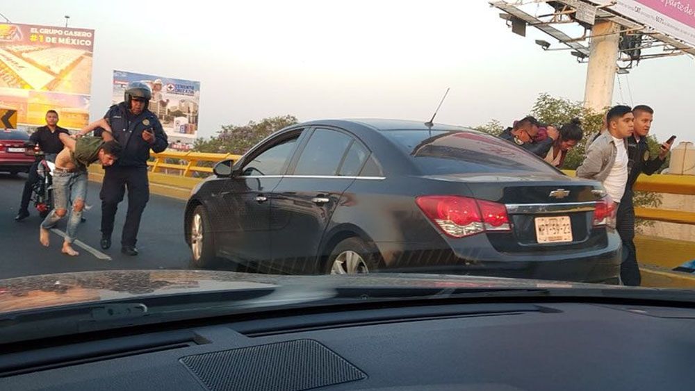 Detienen en Circuito Interior a tres asaltantes tras persecución