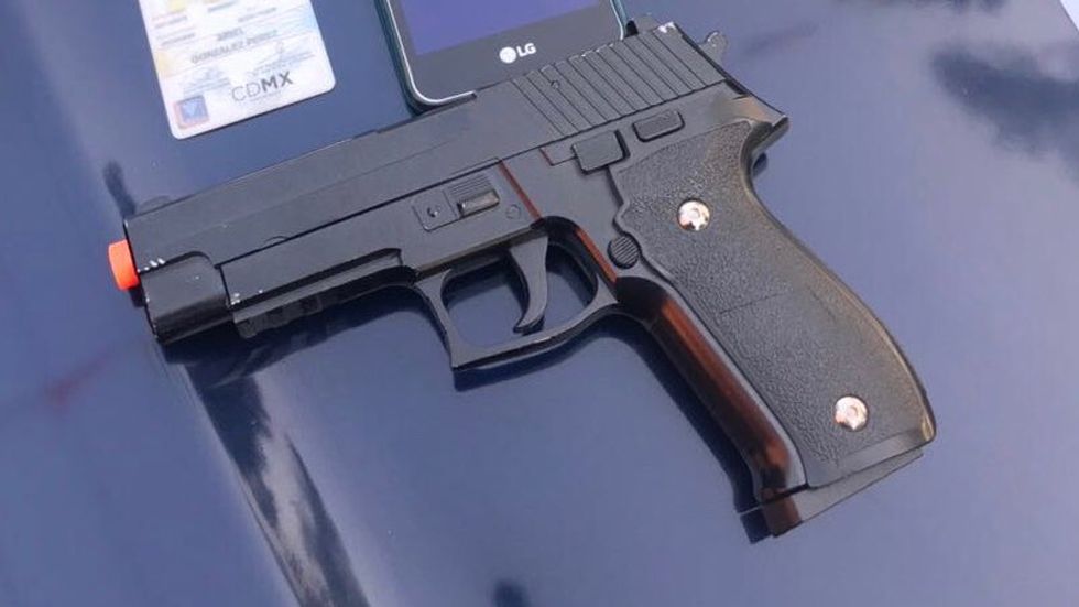 Policías frustran robo en Venustiano Carranza, detienen a uno