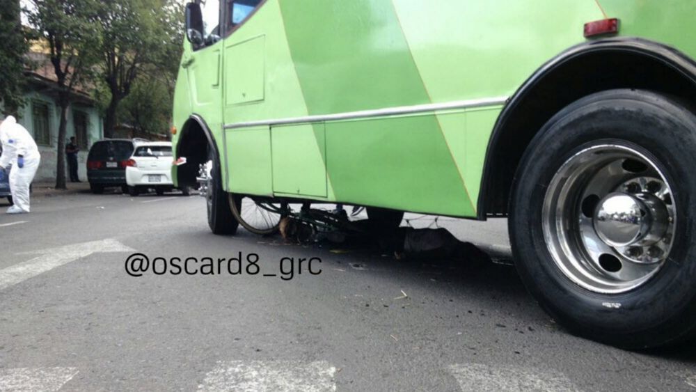Camión de transporte público atropella y mata a ciclista en Azcapotzalco