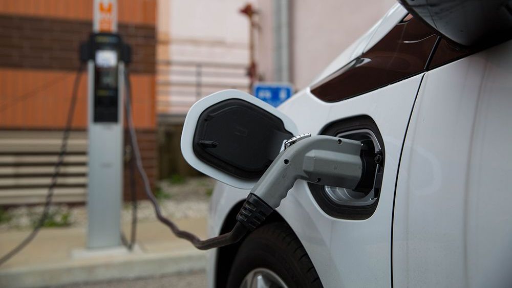 Venta de autos híbridos y eléctricos crece 64.1 por ciento en enero