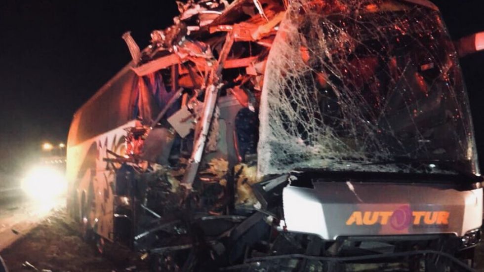 Autobús de Tiburones Rojos de Liga Premier sufre accidente