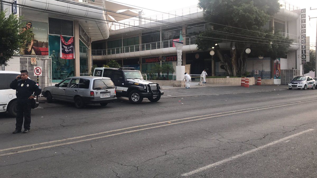 Balacera en plaza comercial deja al menos 12 heridos en Cuernavaca - balacera1