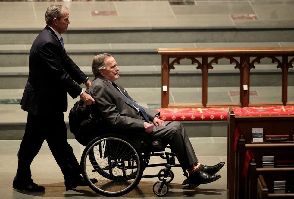 George H. W. Bush continúa respondiendo y recuperándose - barbara-05