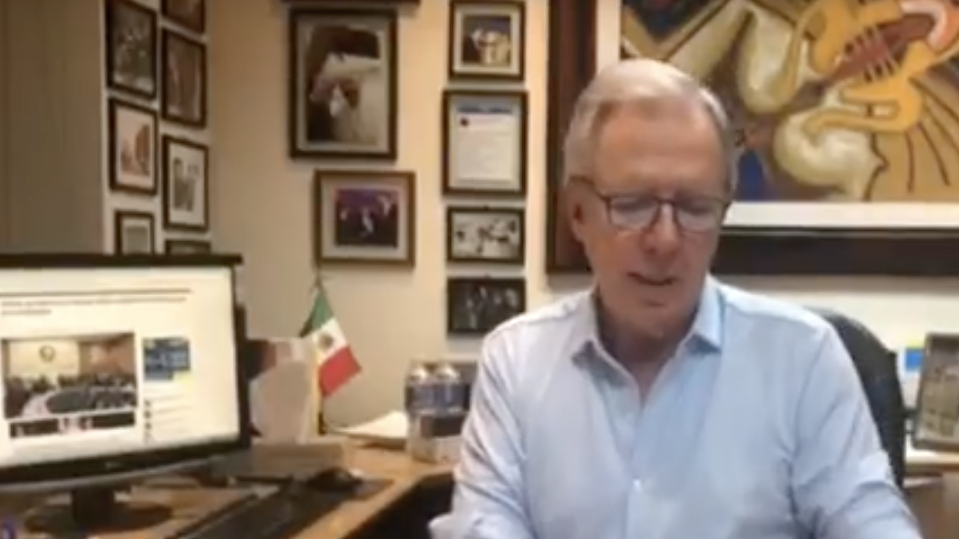 El Bronco: Los huevos en la casa de las gallinas suyas