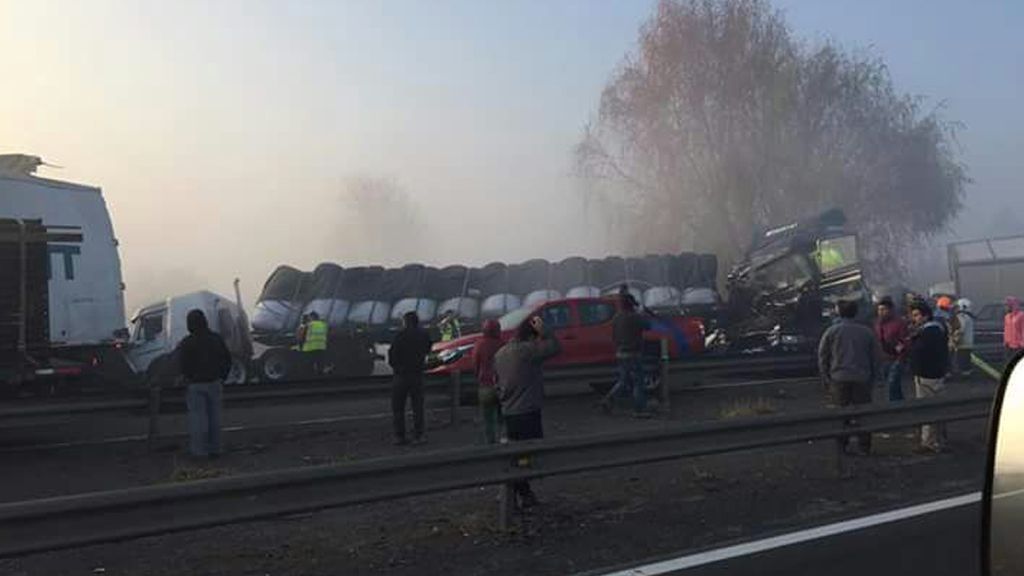 Carambola en Chile deja un muerto y 54 heridos Carambola en Chile deja un muerto y 54 heridos