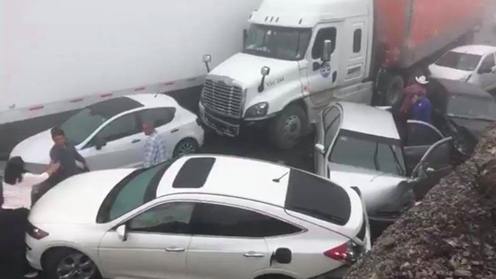 Carambola de 40 vehículos en Carretera Monterrey-Saltillo
