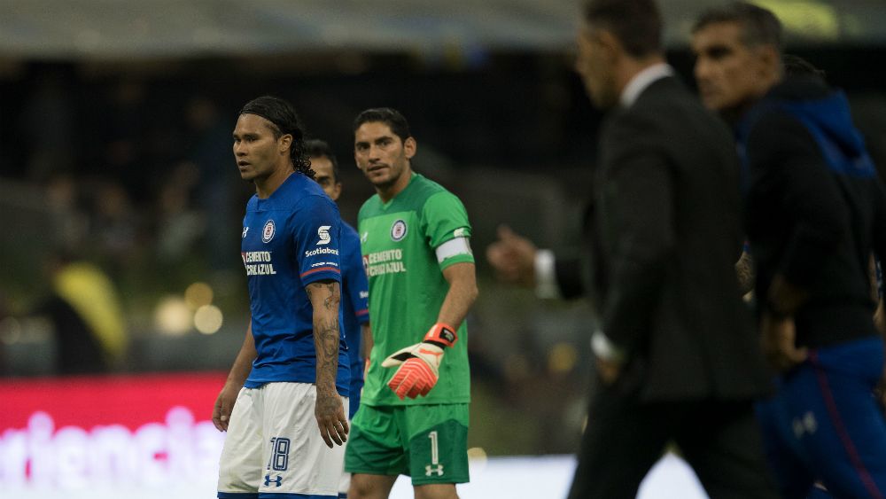 Cruz Azul rescindirá contrato del 'Gullit' Peña - carlos-pena