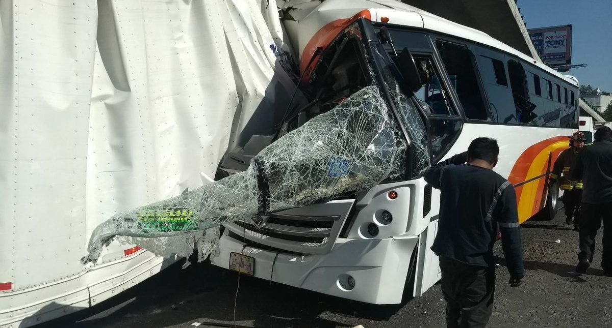 Accidente en la México-Querétaro deja 23 lesionados