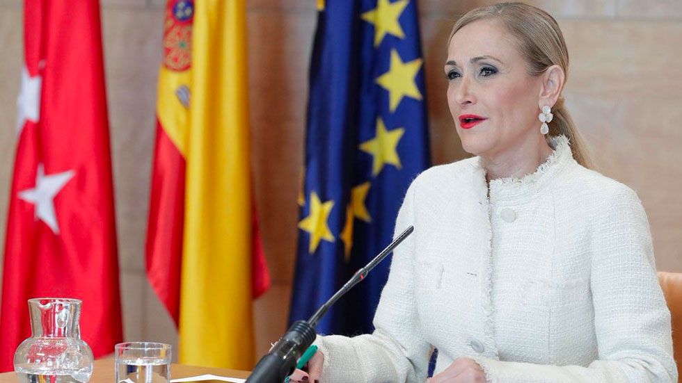 Dimite presidenta de la Comunidad de Madrid tras video de robo