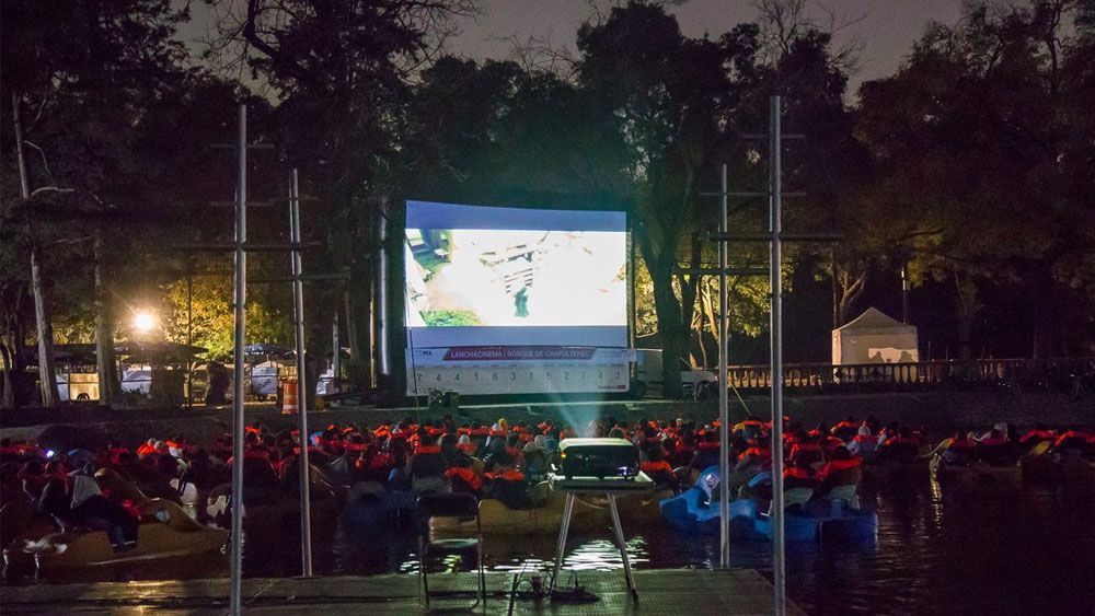 Ofrecen función de cine al aire libre en bosques de la Ciudad de México
