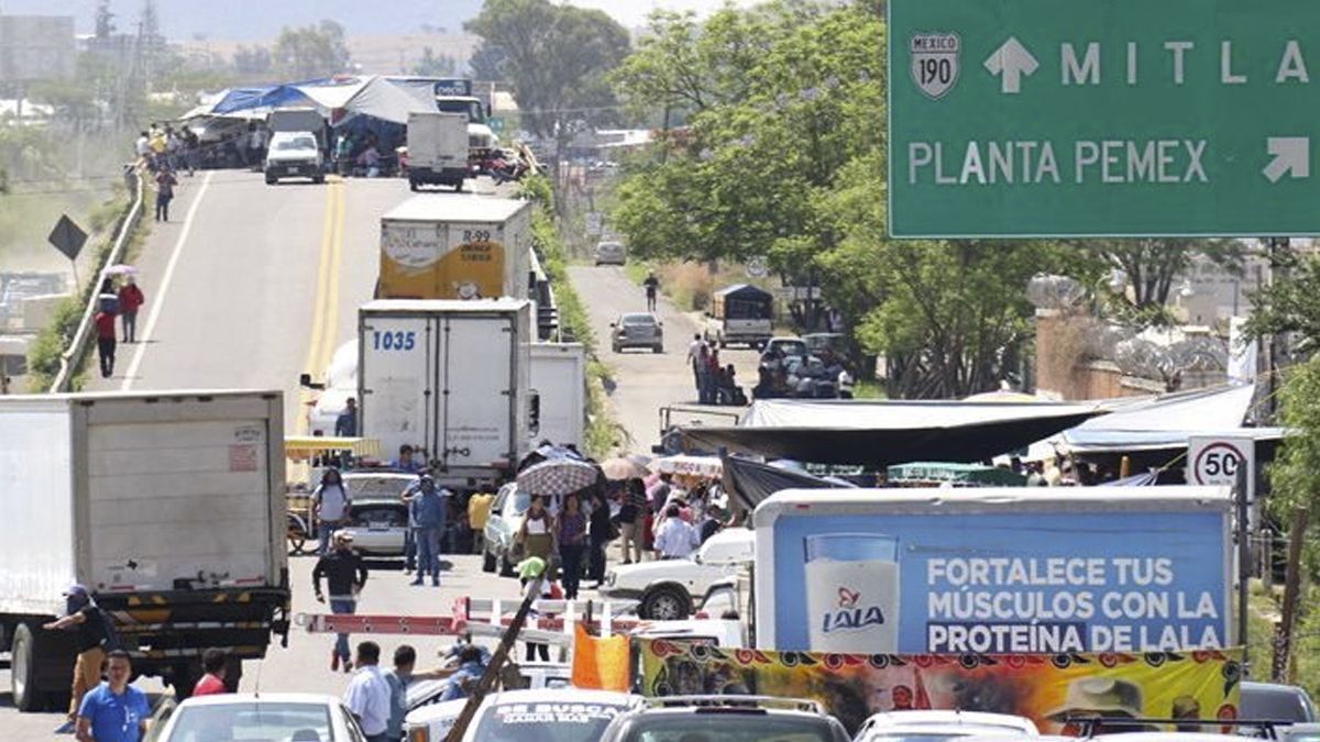 CNTE realiza paro y bloqueos en Oaxaca