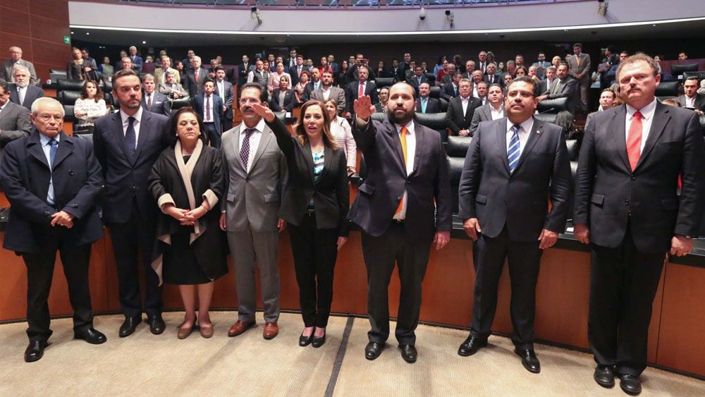 Rinden protesta ante el Senado los nuevos comisionados del INAI
