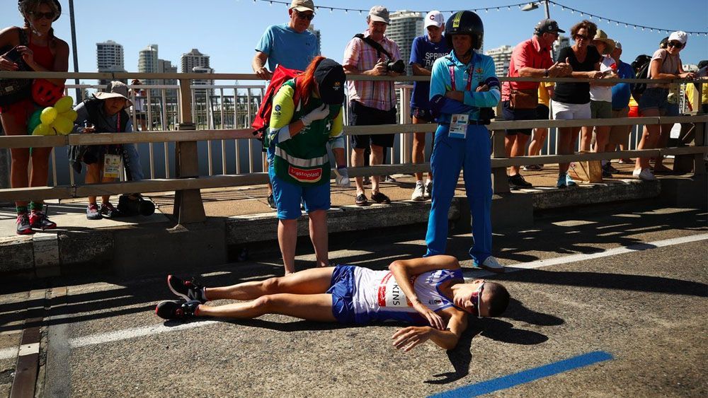 #Video Corredor colapsa dos ocasiones sin recibir auxilio