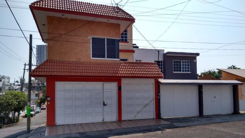 Hallan 5 cuerpos atados en casa de Veracruz