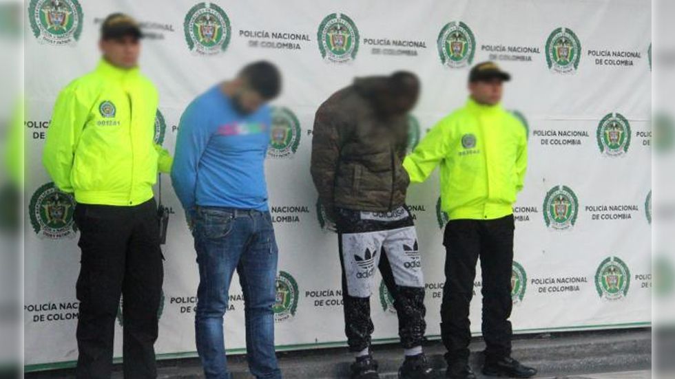 #Video Guardias simulan robo a camión de valores en Colombia